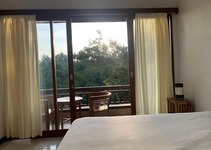Villa D'tepi House *