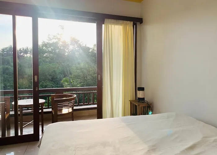 Villa D'tepi House