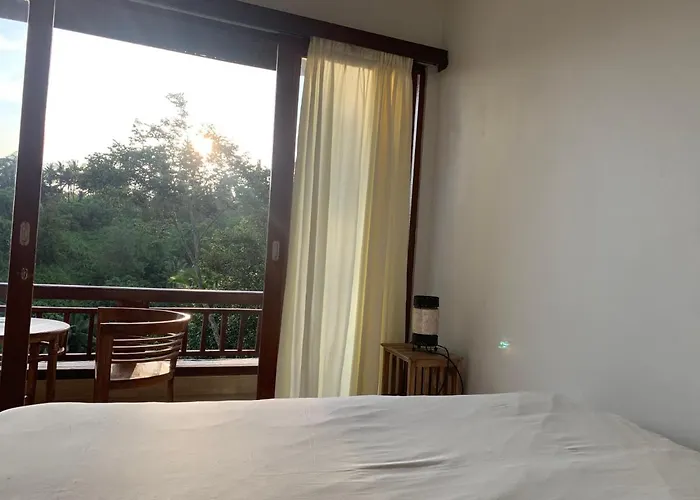 Villa D'tepi House *