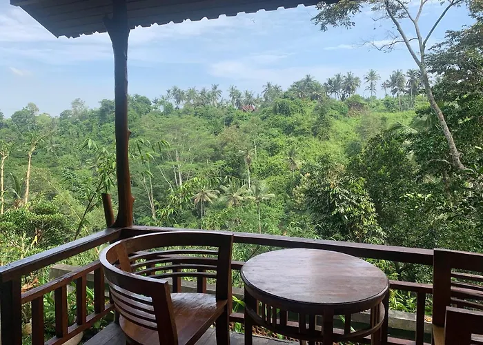 Villa D'tepi House *