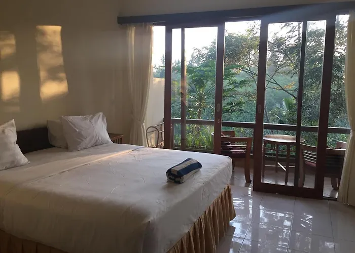 Villa D'tepi House *